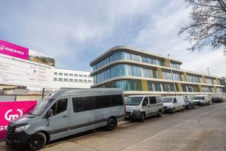 Kauza Motol: Policie nově stíhá firmu, která staví centrum za pět miliard - Seznam Zprávy